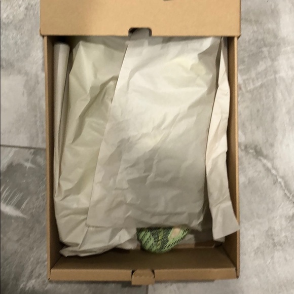 Yeezy 350 Boost - Picture 6 of 15